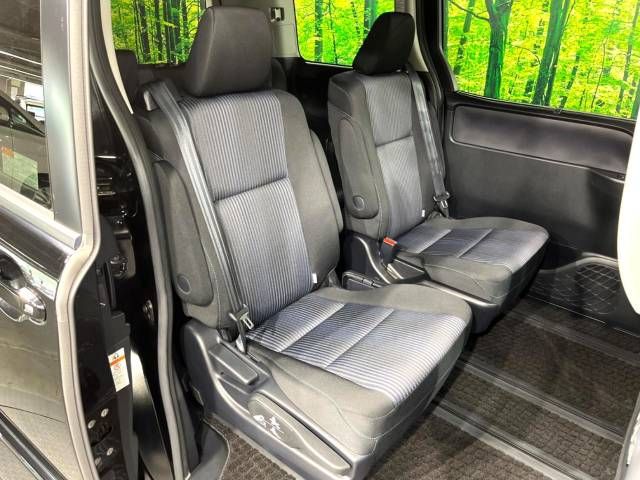 Toyota VOXY 2014-02 13923-8