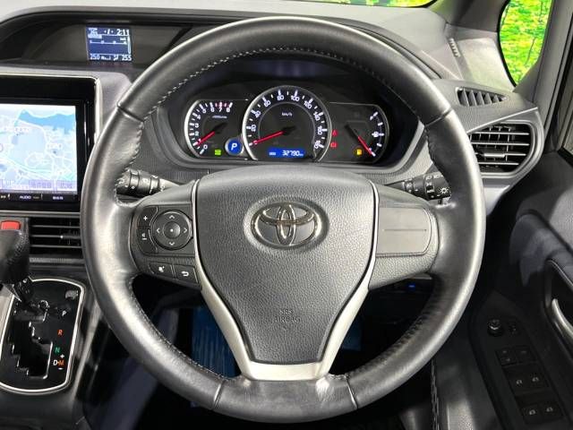 Toyota VOXY 2014-02 13923-11