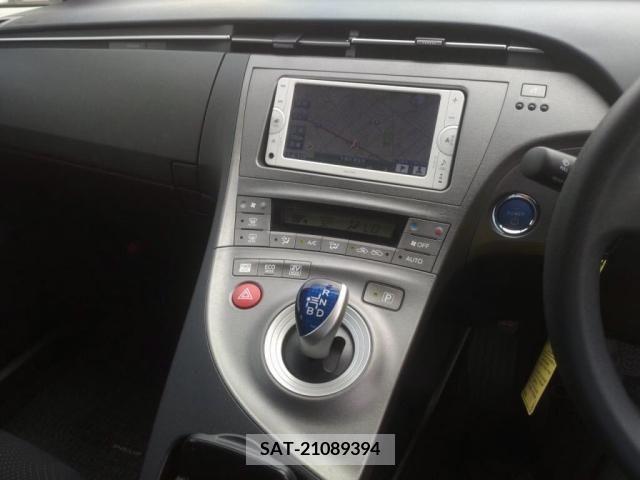 Toyota PRIUS 2013-07 351440-16