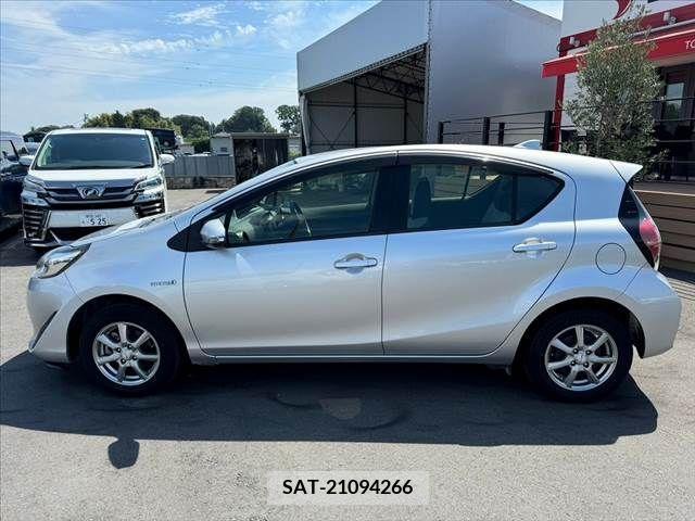 Toyota AQUA 2017-12 346307-10
