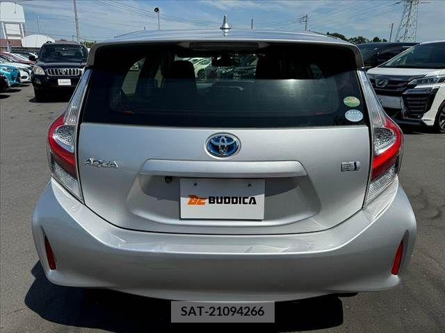 Toyota AQUA 2017-12 346307-13