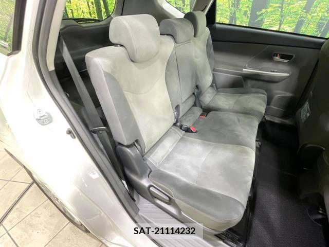 Toyota PRIUS ALPHA 2011-12 340517-8
