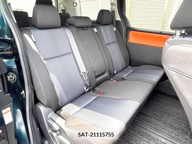 Toyota VOXY 2014-02 370490-8