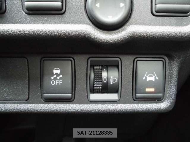 Nissan NOTE 2018-07 365283-7
