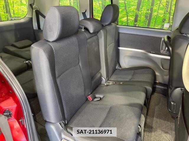 Toyota ISIS 2009-12 346020-9
