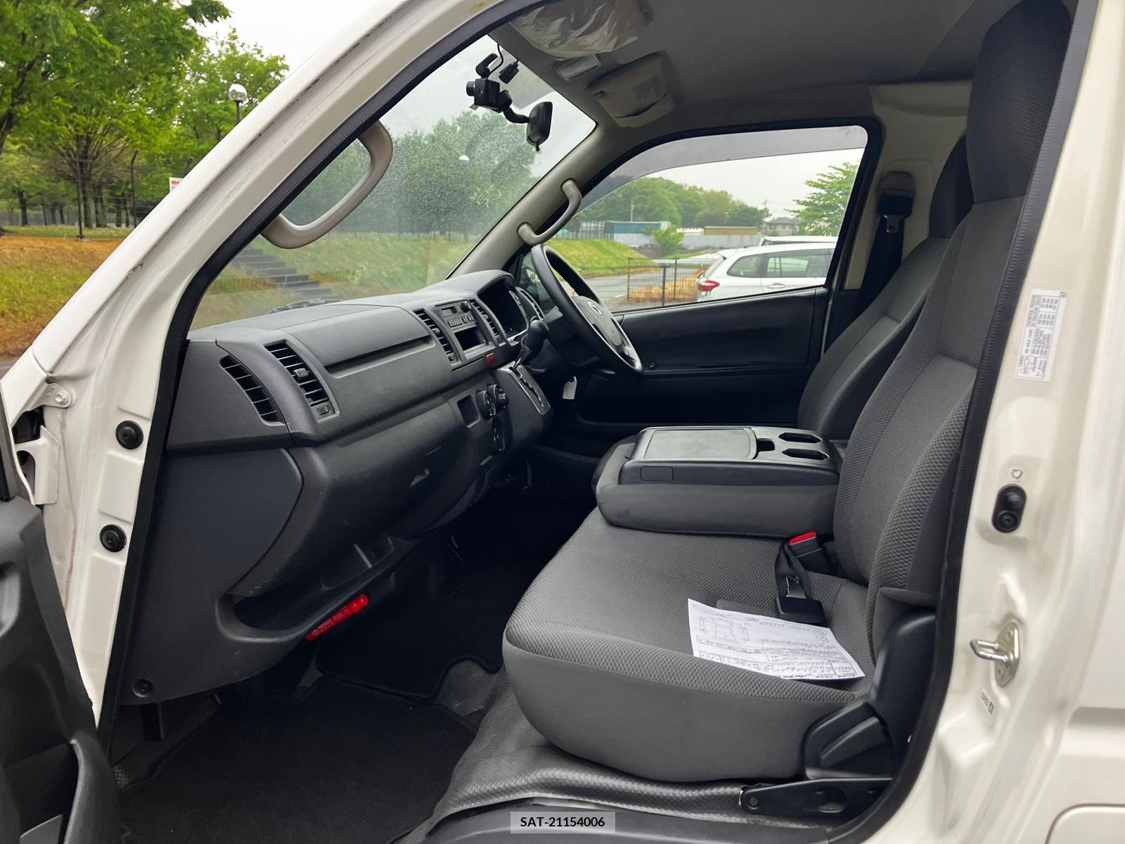 Toyota HIACE VAN 2017-02 258349-1