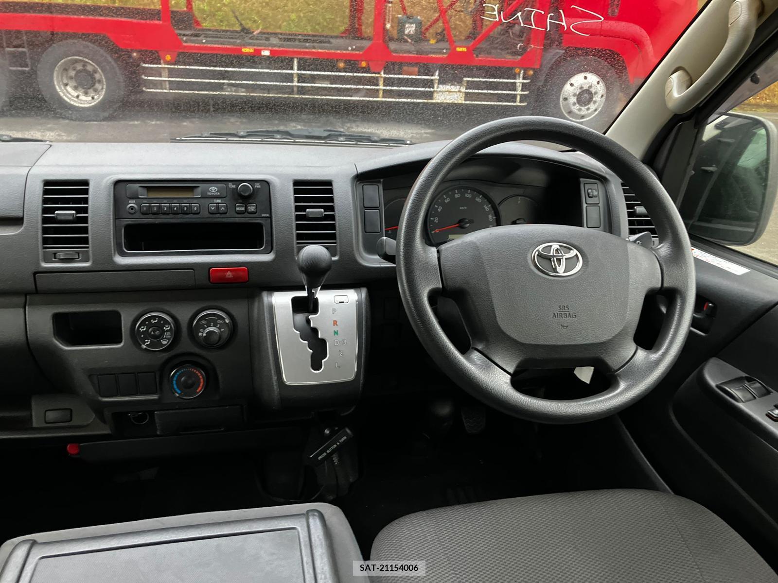 Toyota HIACE VAN 2017-02 258349-3
