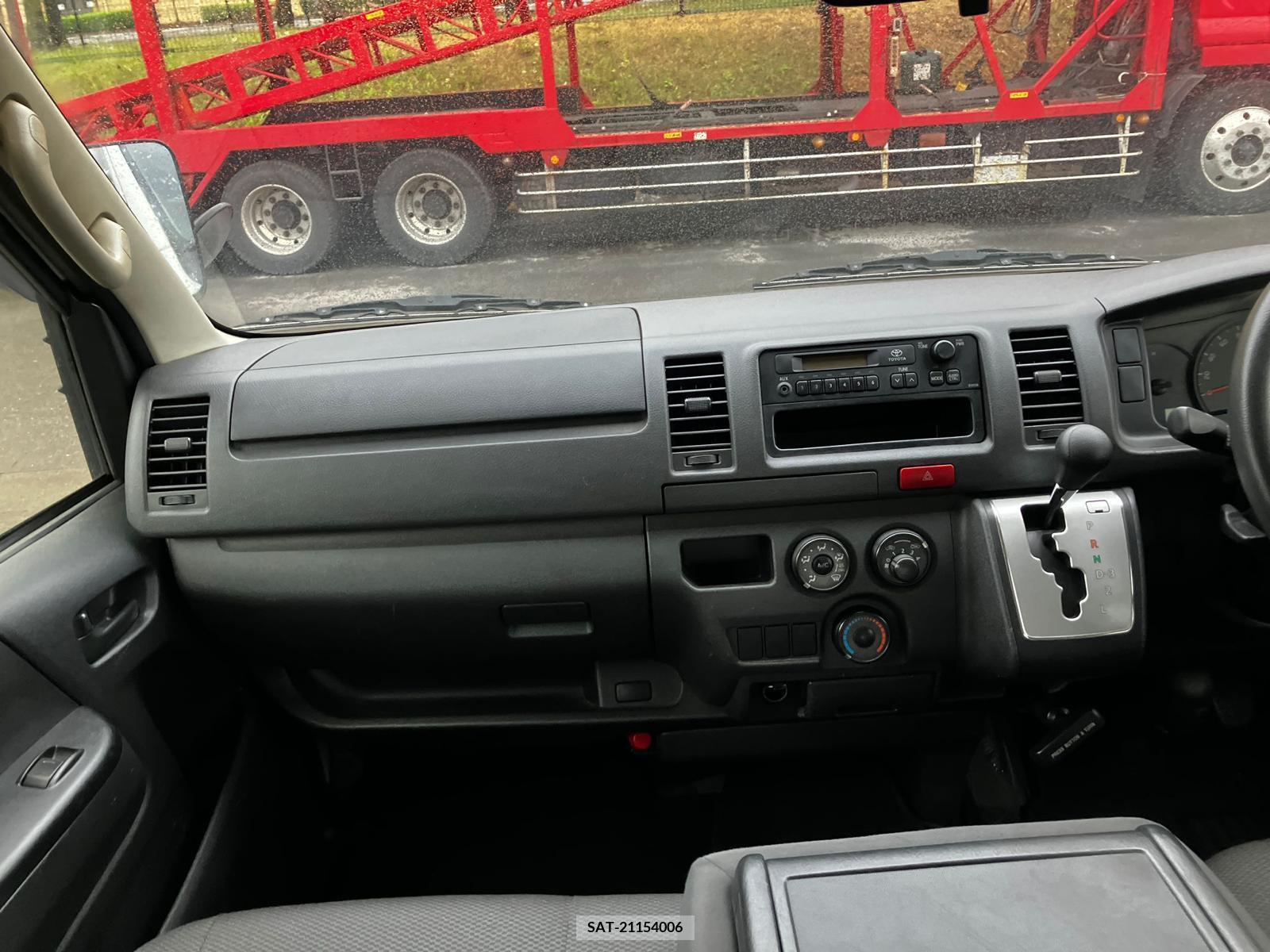 Toyota HIACE VAN 2017-02 258349-4