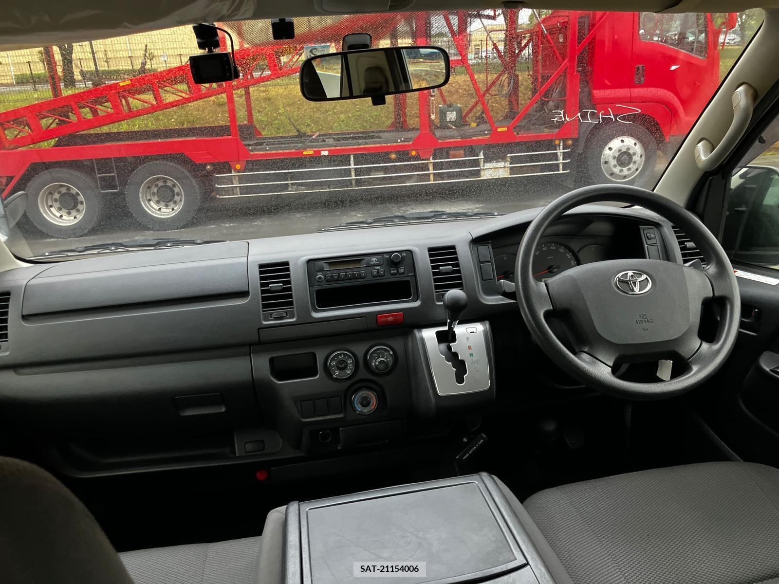 Toyota HIACE VAN 2017-02 258349-5