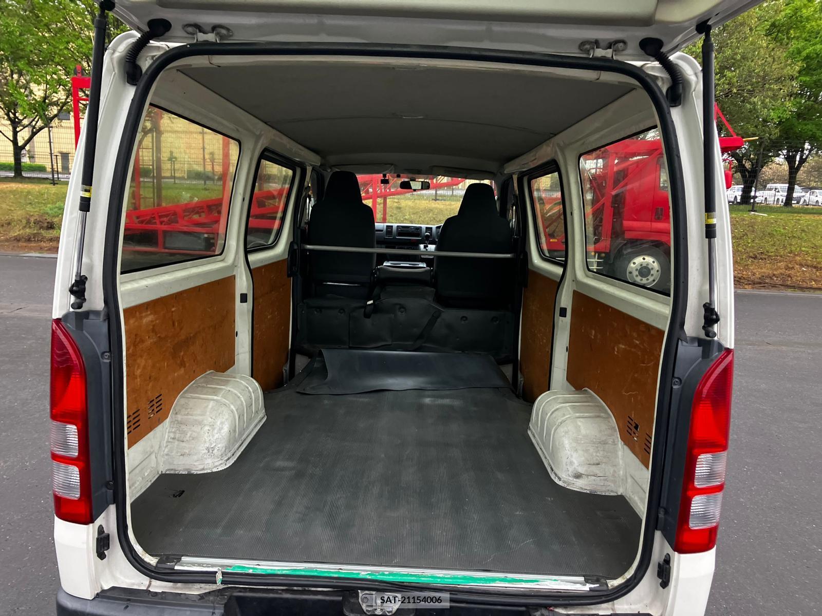 Toyota HIACE VAN 2017-02 258349-7