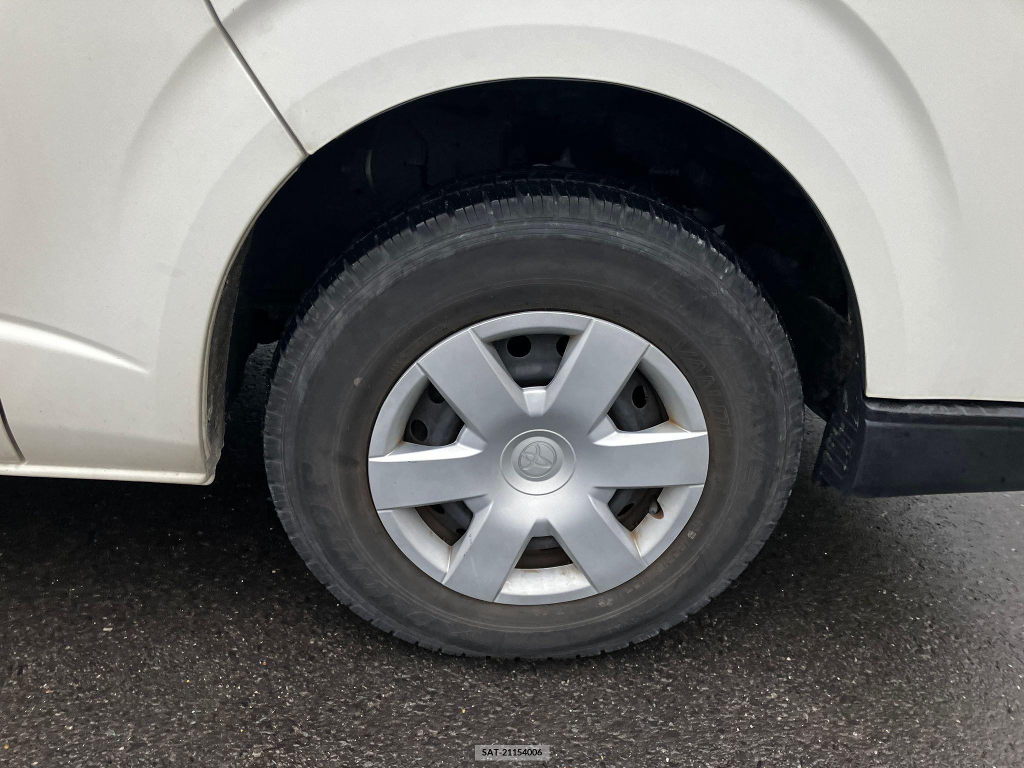 Toyota HIACE VAN 2017-02 258349-10