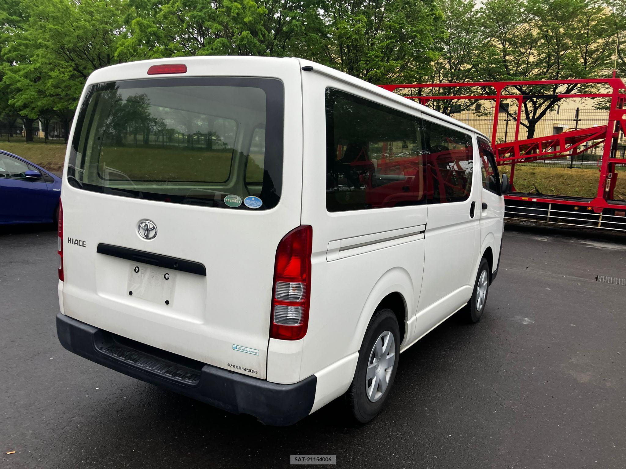 Toyota HIACE VAN 2017-02 258349-18