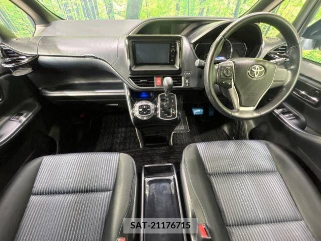 Toyota VOXY 2016-08 394968-1