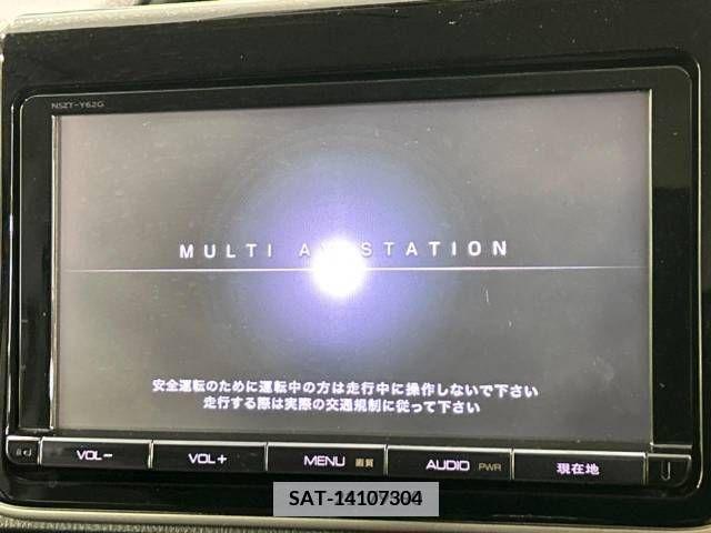 Toyota VOXY 2014-02 289065-5