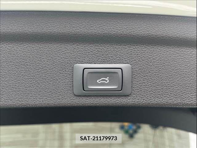 Audi Q3 2022-07 317875-9