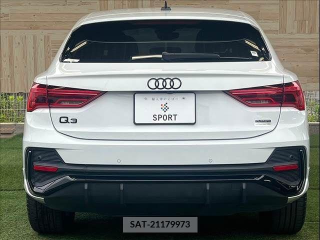 Audi Q3 2022-07 317875-13
