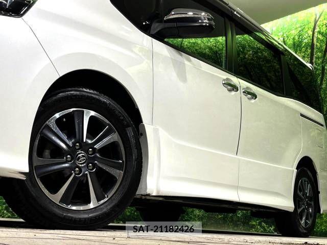 Toyota VOXY 2019-06 221056-11