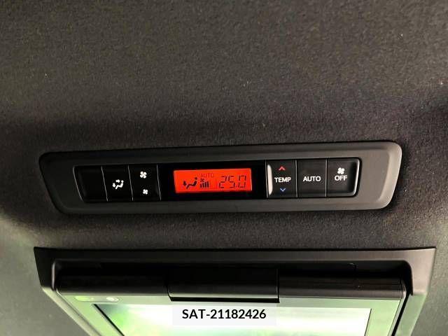 Toyota VOXY 2019-06 221056-8