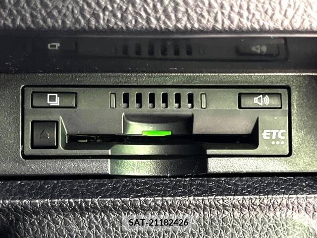 Toyota VOXY 2019-06 221056-9