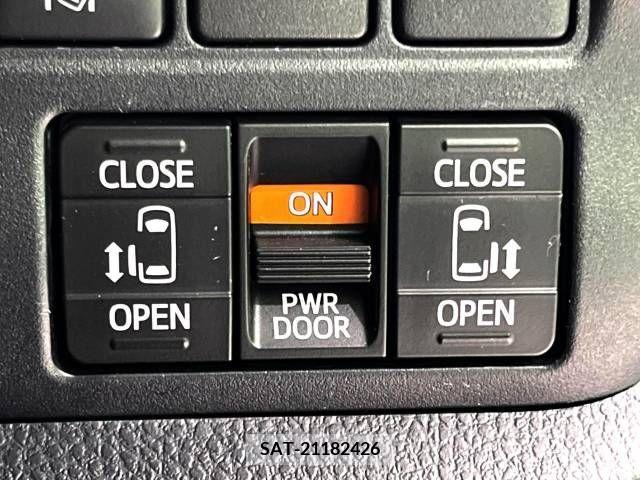 Toyota VOXY 2019-06 221056-6