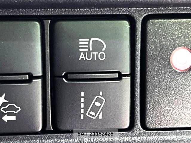 Toyota VOXY 2019-06 221056-5