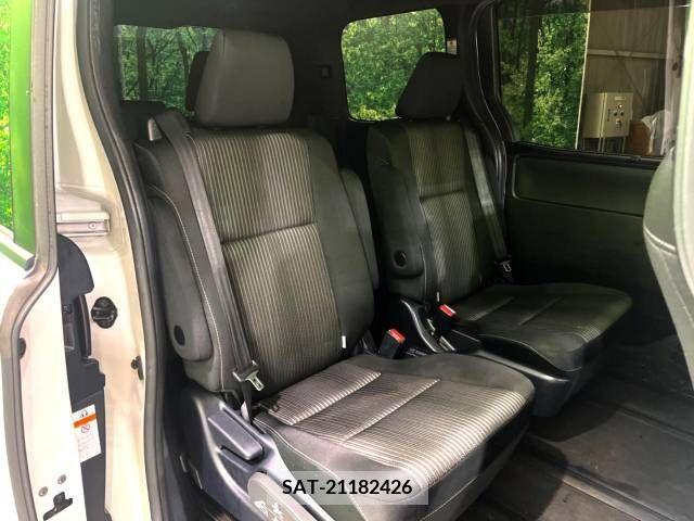 Toyota VOXY 2019-06 221056-13