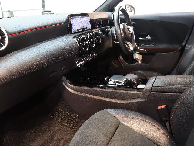 Mercedes Benz A-CLASS 2018-12 192702-1
