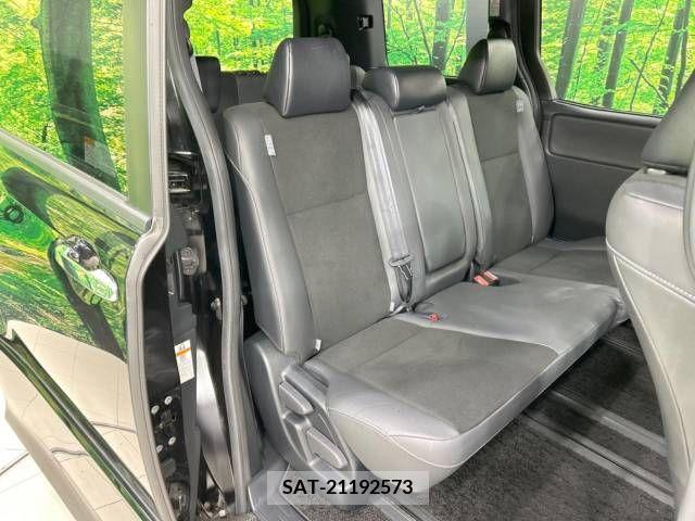 Toyota NOAH 2020-10 213678-9