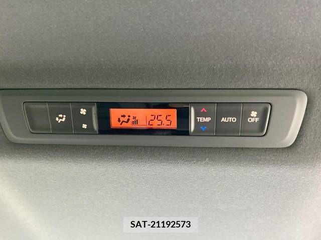 Toyota NOAH 2020-10 213678-7
