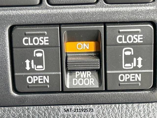 Toyota NOAH 2020-10 213678-4