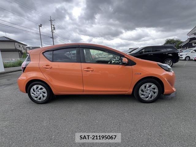 Toyota AQUA 2017-06 292108-3