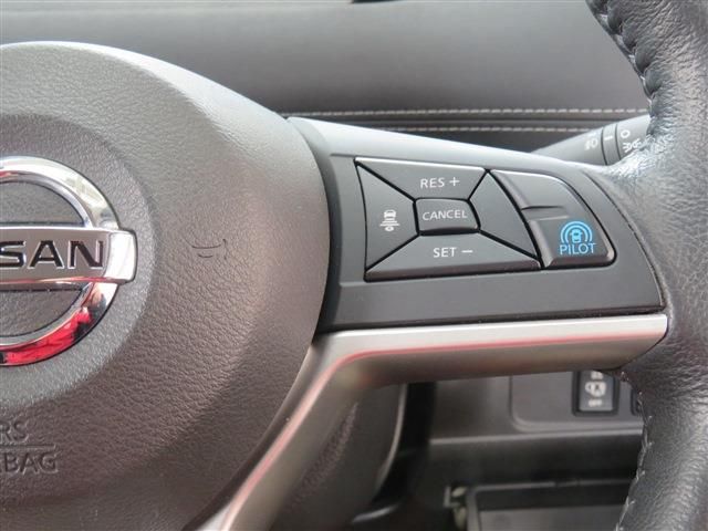 Nissan SERENA 2018-11 183286-16