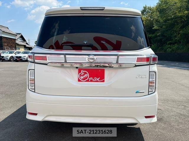 Nissan ELGRAND 2012-06 359723-17