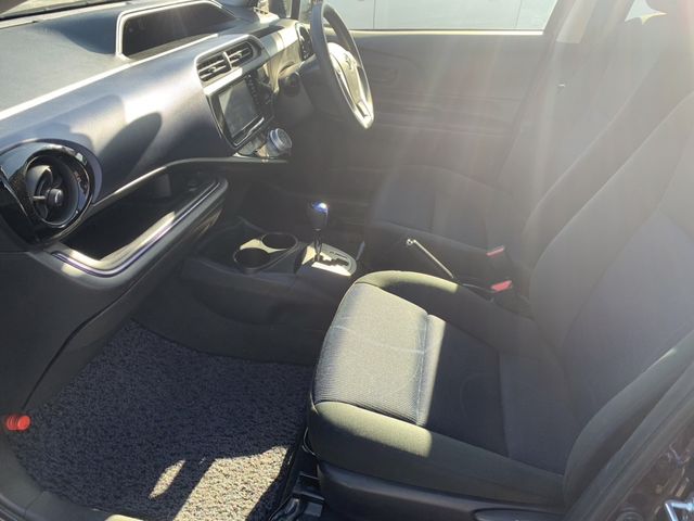Toyota AQUA 2015-08 183019-9