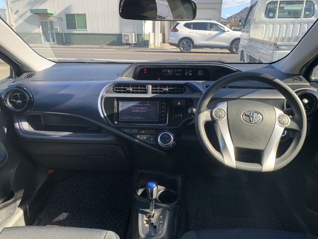 Toyota AQUA 2015-08 183019-1