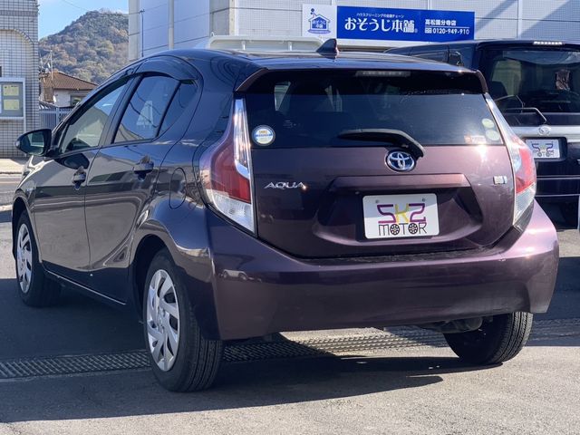 Toyota AQUA 2015-08 183019-6