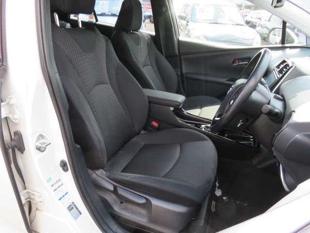 Toyota PRIUS 2018-05 2452-1