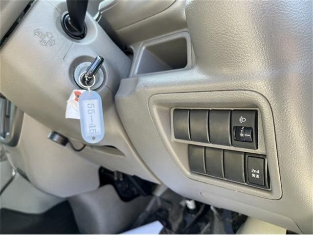 Mitsubishi MINICAB VAN 2016-09 21523-21