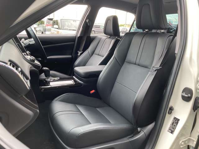 Toyota CROWN SEDAN 2017-01 23323-19