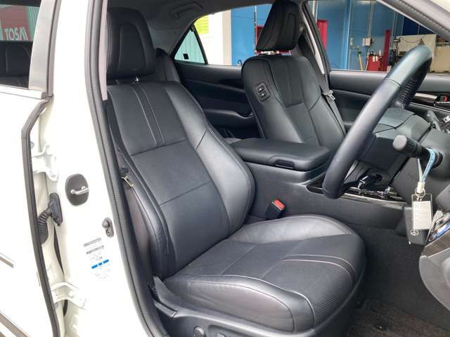 Toyota CROWN SEDAN 2017-01 23323-18