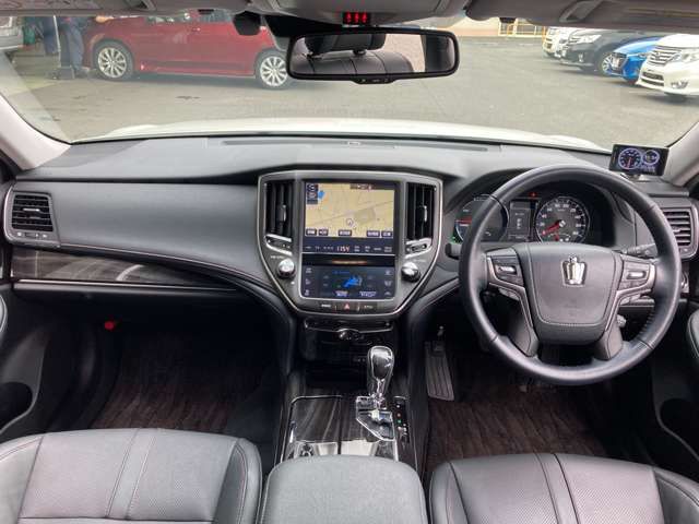 Toyota CROWN SEDAN 2017-01 23323-2