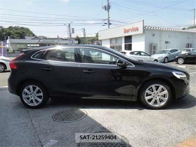Volvo V40 2019-03 289696-2