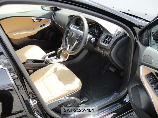 Volvo V40 2019-03 289696-7