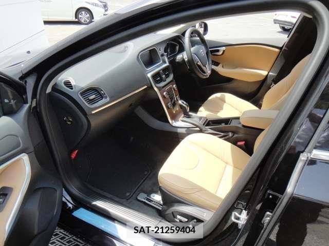Volvo V40 2019-03 289696-8