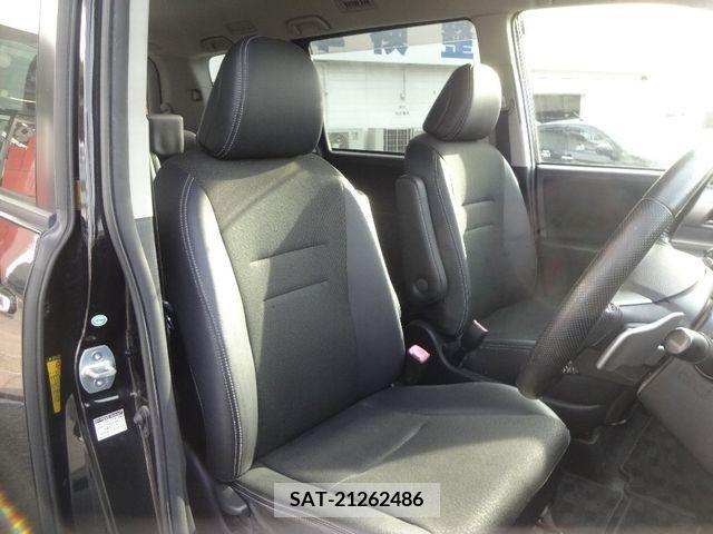 Toyota VOXY 2013-09 239058-8