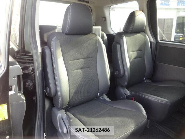Toyota VOXY 2013-09 239058-9