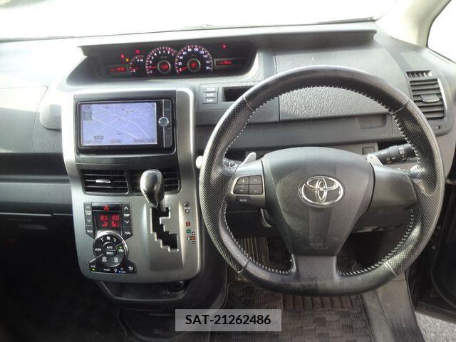Toyota VOXY 2013-09 239058-12