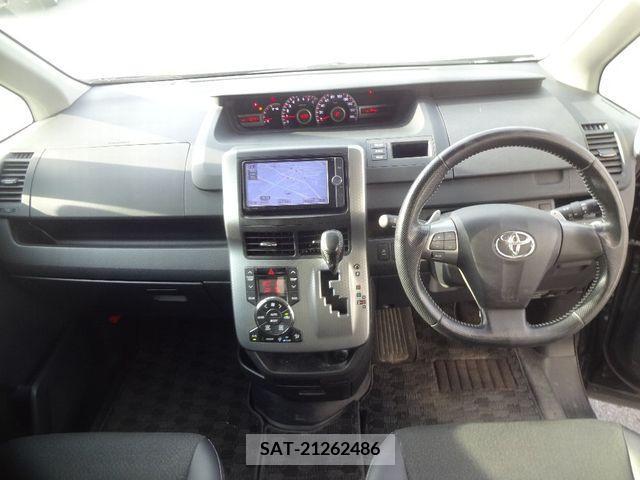 Toyota VOXY 2013-09 239058-2