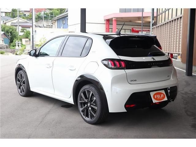 Peugeot 208 2022-07 5975-1