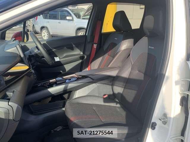 Nissan AURA 2022-04 207779-11